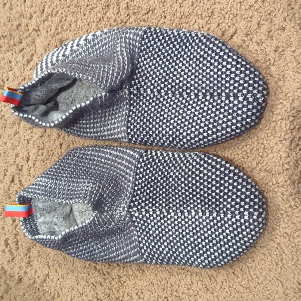 Large bombas gripper slippers